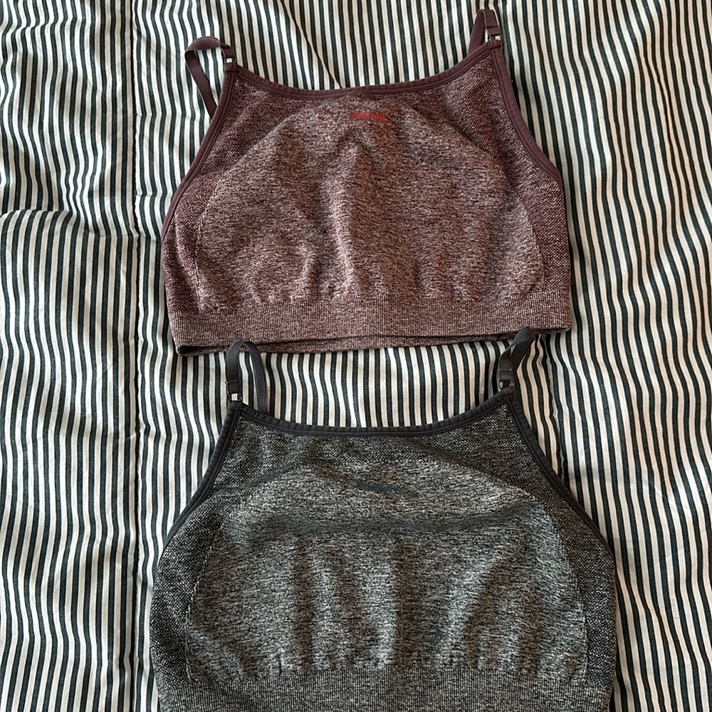 2 pack of gym shark sports bras size medium